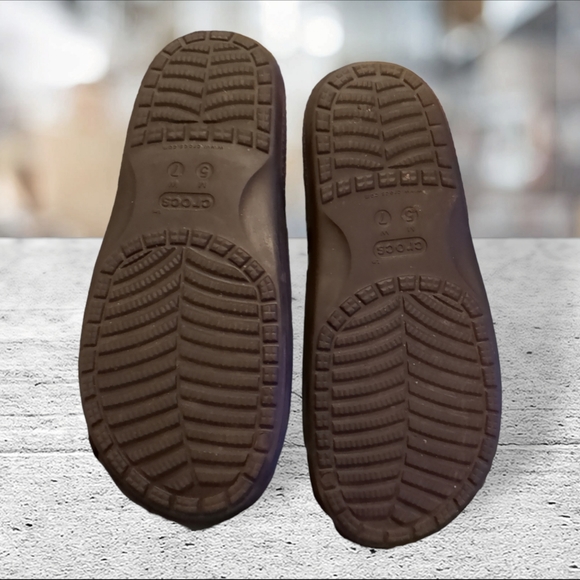 Tie dye croc slides size 7W 5M - Picture 6 of 6